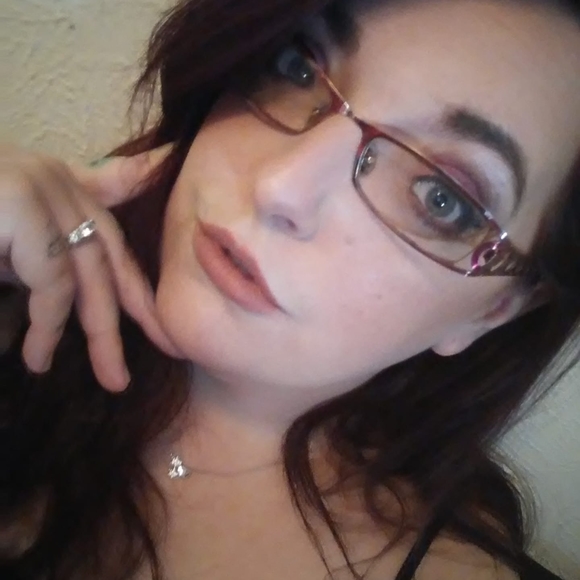 Meet your Posher, Beth - Picture 1 of 1
